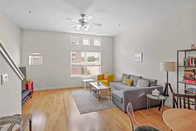 $1,900 | 2710 Hullsmith Drive, Unit 604, Houston, TX 77063