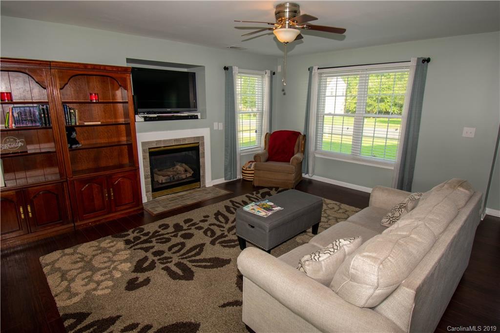 2131 Meadecroft Road Charlotte, NC 28214 - Photo 8 of 19 Gallery Image 8