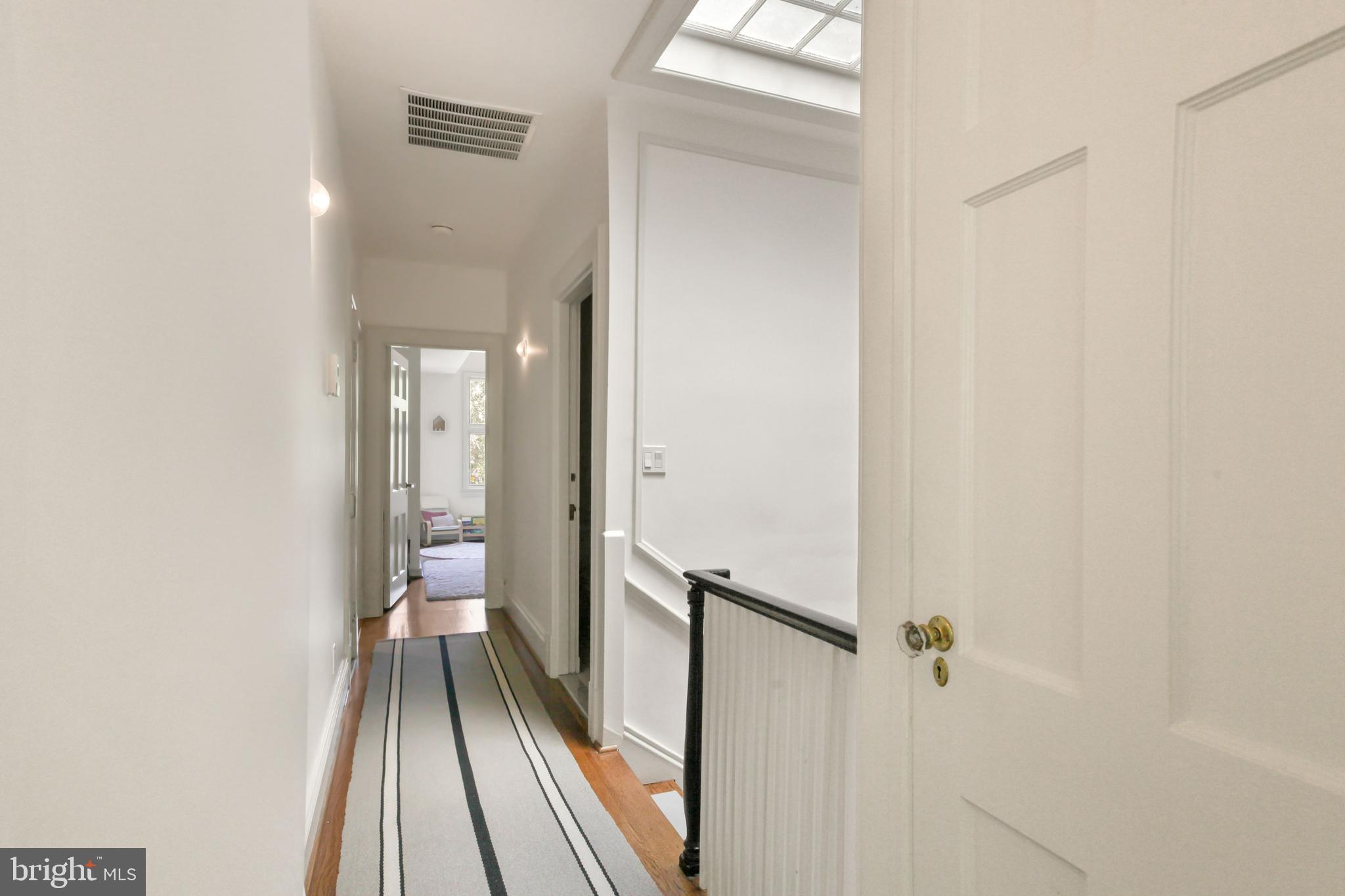 2023 Belmont Road Northwest Washington, DC 20009 - Photo 23 of 39 Corridor Upper floor