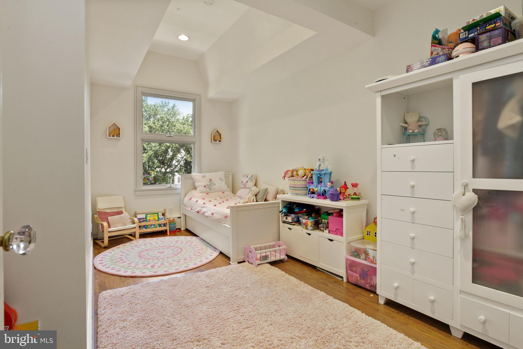 2023 Belmont Road Northwest Washington, DC 20009 - Photo 27 of 39 Bedroom 3