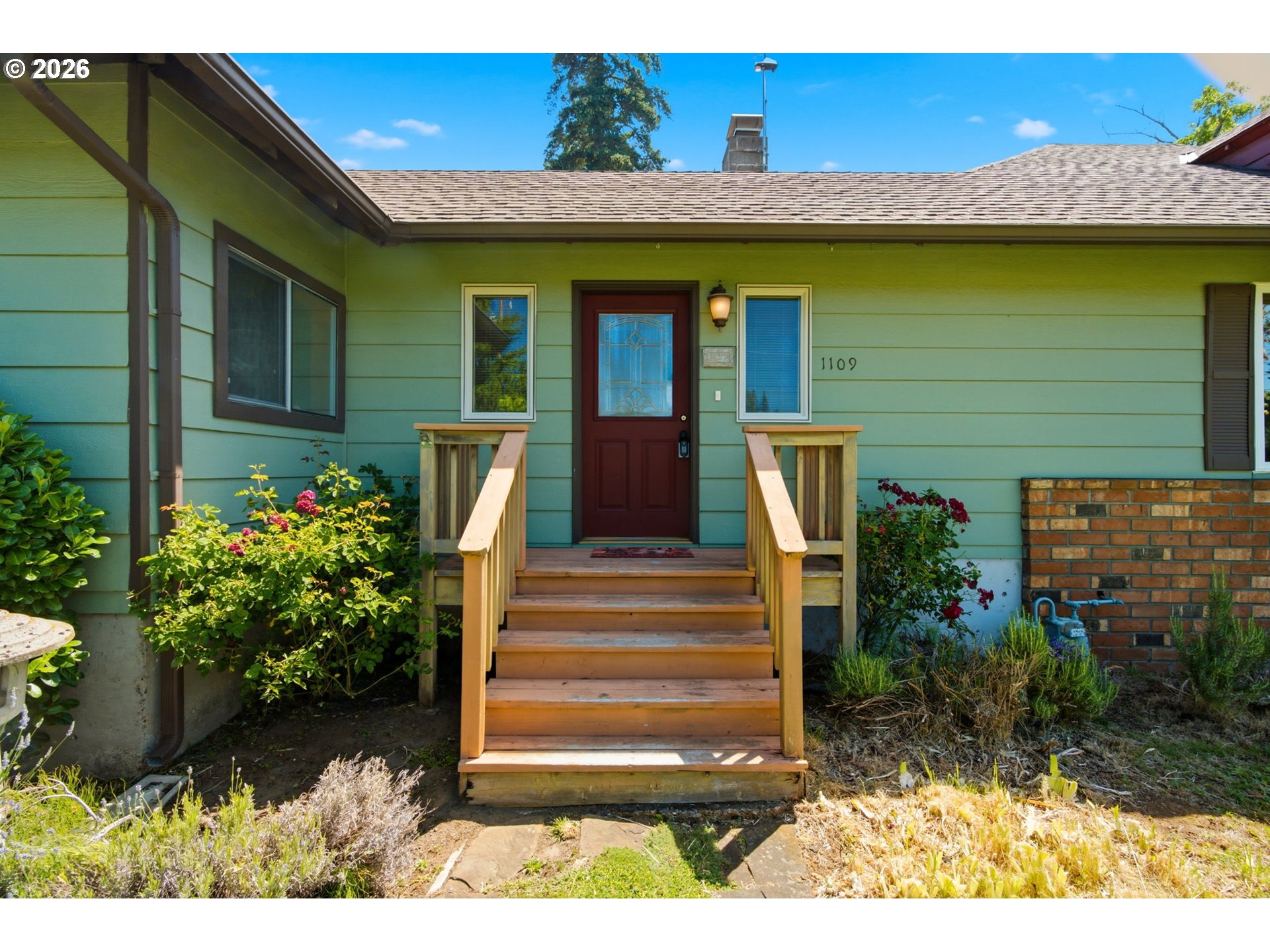 1109 Country Club Road Hood River, OR 97031 - Photo 2 of 40