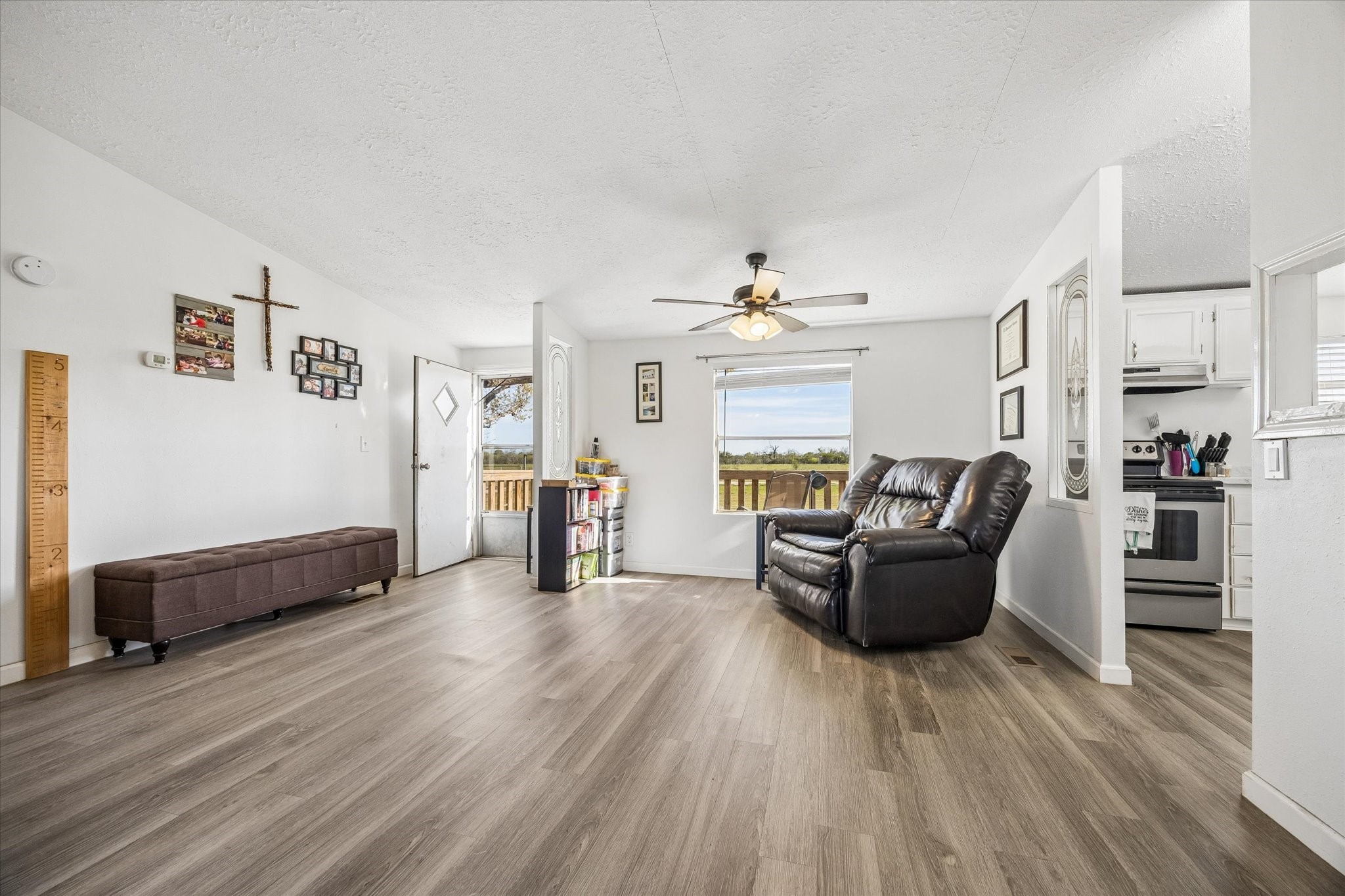 41230 Delma Road Hempstead, TX 77445 - Photo 6 of 23 Family room