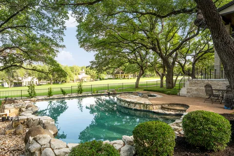 $1,950,000 | 12 Treehaven Lane, The Hills, TX 78738