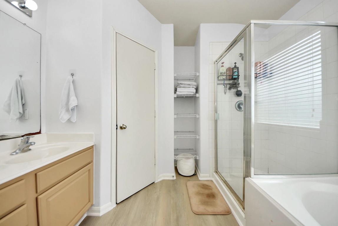 1054 Inverness Cove Dickinson, TX 77539 - Photo 21 of 28 a bathroom with a tub shower and sink