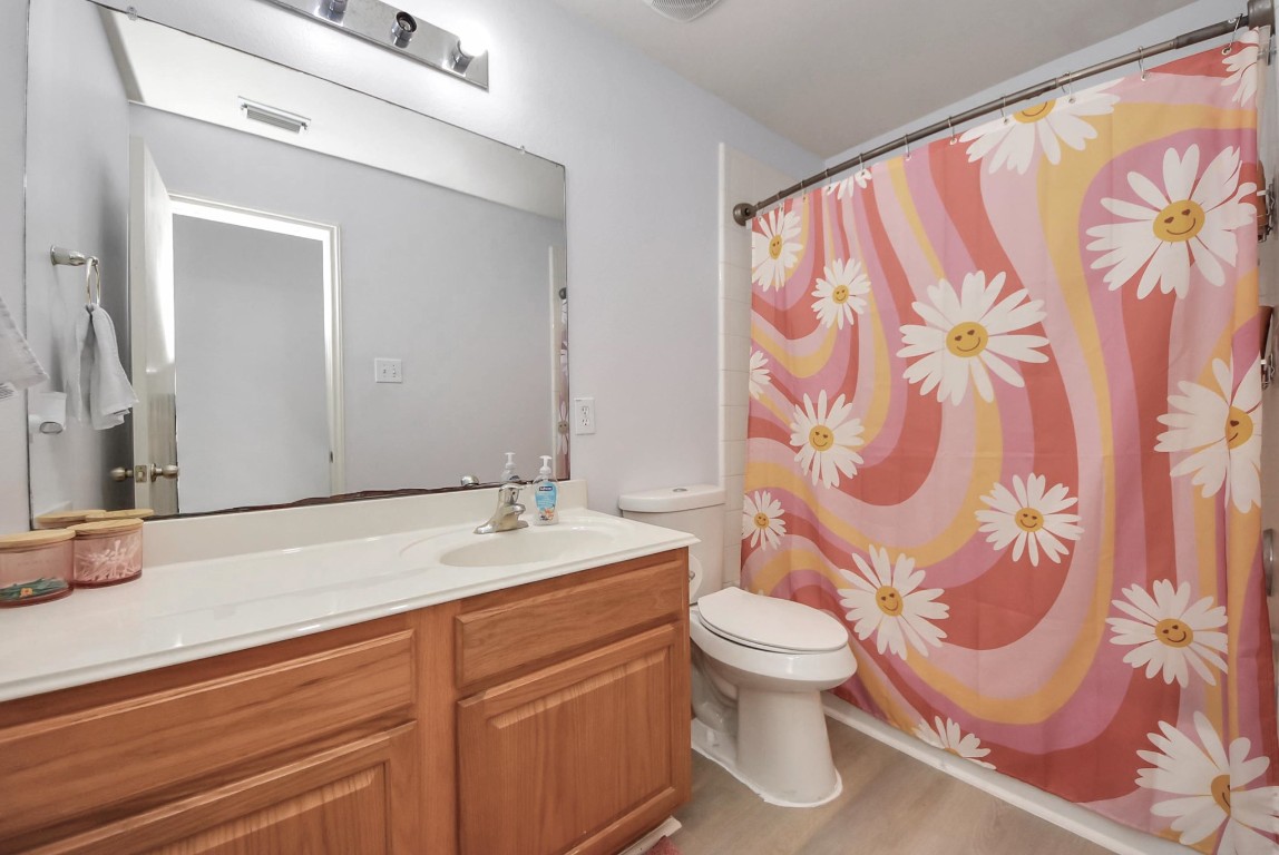 1054 Inverness Cove Dickinson, TX 77539 - Photo 25 of 28 a bathroom with a toilet sink and mirror