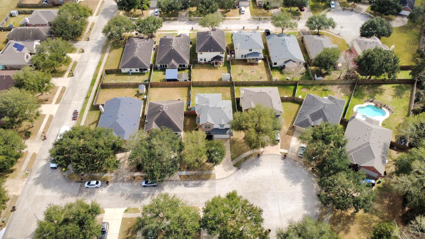 1054 Inverness Cove Dickinson, TX 77539 - Photo 3 of 28 an aerial view of houses with yard