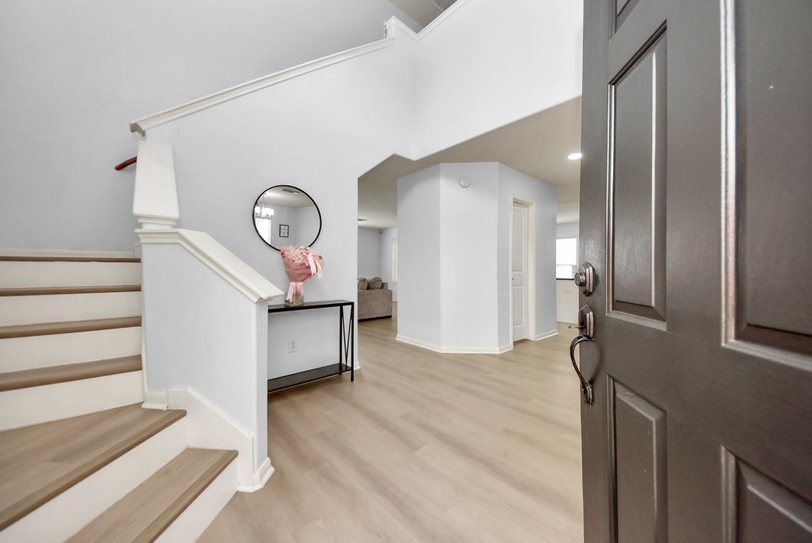 1054 Inverness Cove Dickinson, TX 77539 - Photo 4 of 28 a view of a hallway view with staircase