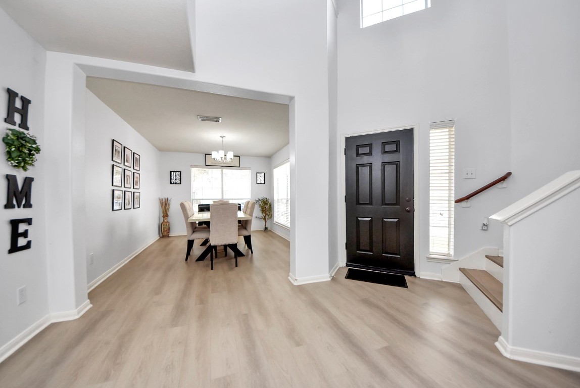 1054 Inverness Cove Dickinson, TX 77539 - Photo 5 of 28 a dining room with furniture and window
