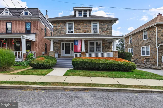 $477,000 | 122 West Cypress Street, Kennett Square, PA 19348