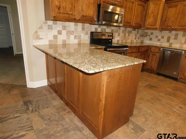 $1,875 | 15674 Farm To Market Road 849, Lindale, TX 75706