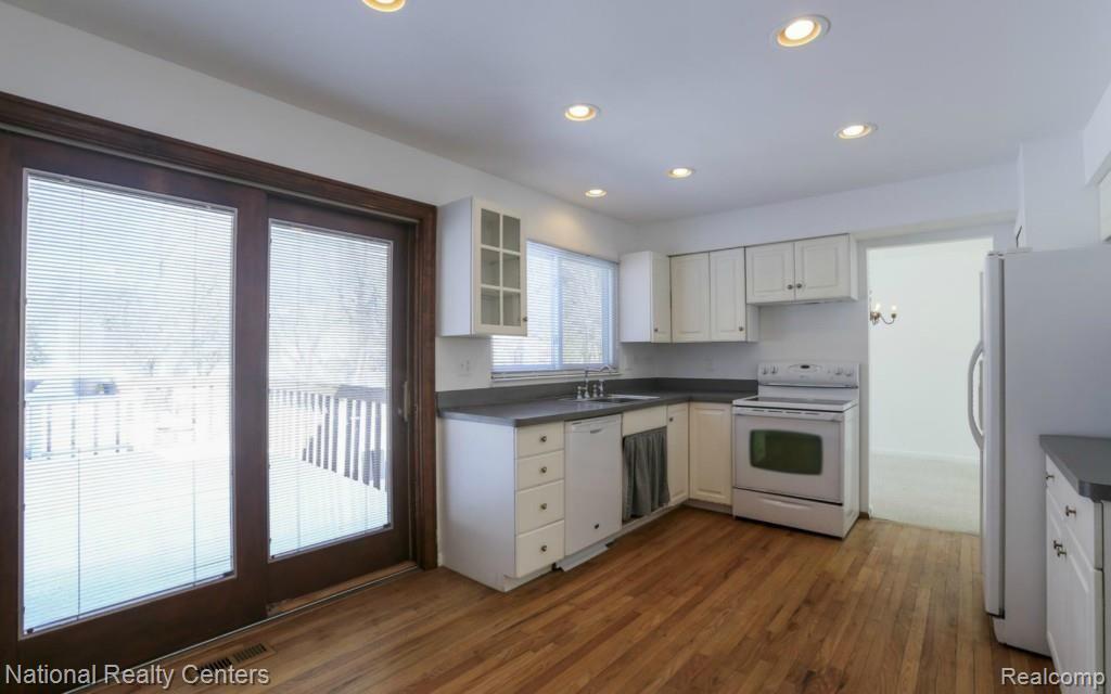 36379 Fredericksburg Road Farmington, MI 48331 - Photo 6 of 25 5-photo-web-1680x1050-173841.jpg