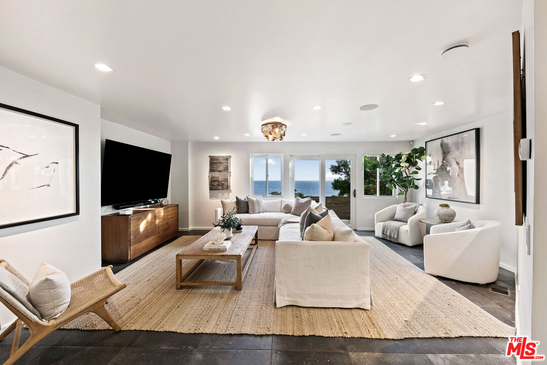31558 Victoria Point Road Malibu, CA 90265 - Photo 40 of 55