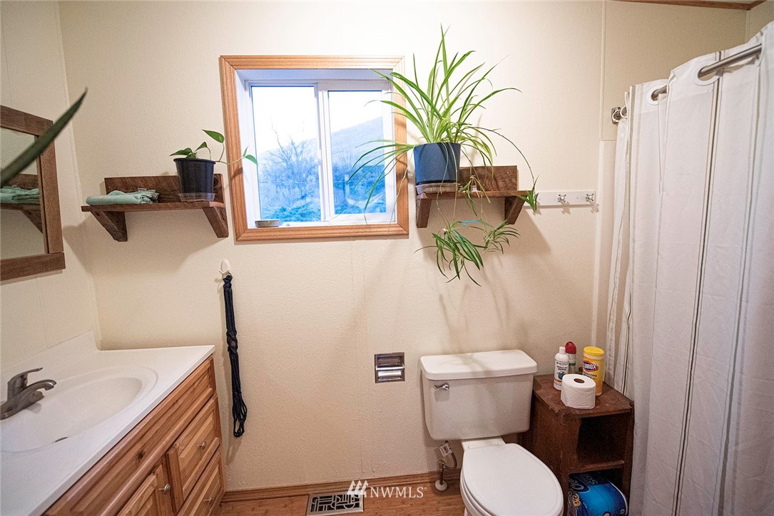 14339 Harvey Shaw Road Prescott, WA 99348 - Photo 17 of 34