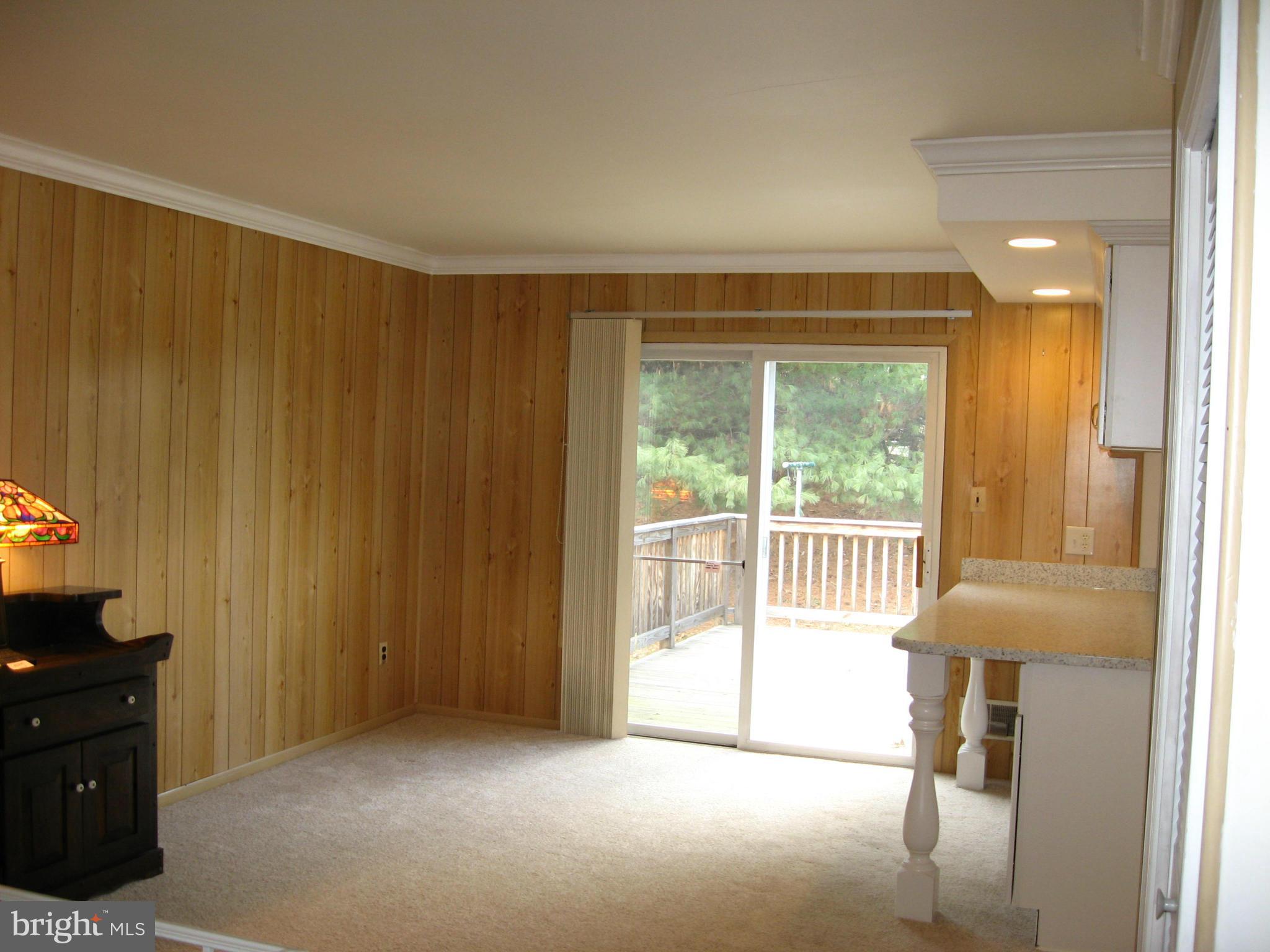 9841 Moyer Road Damascus, MD 20872 - Photo 12 of 30 Family Room