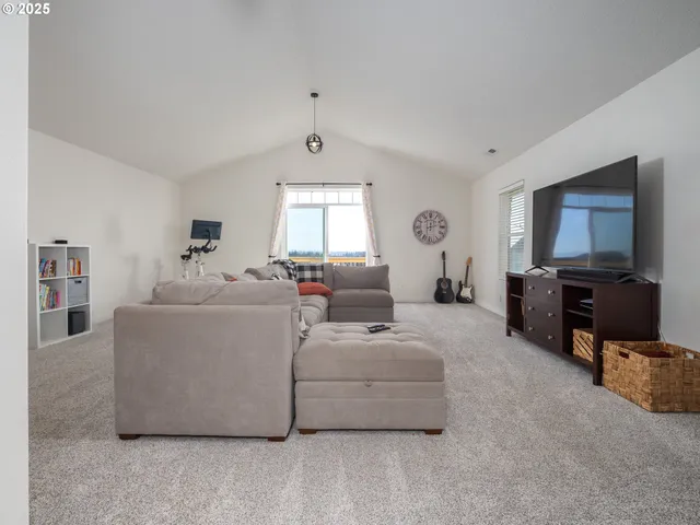 $590,000 | 986 Southwest Tomahawk Place, Dundee, OR 97115