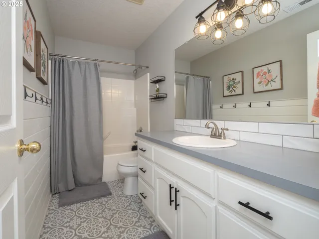 $590,000 | 986 Southwest Tomahawk Place, Dundee, OR 97115