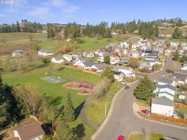 $590,000 | 986 Southwest Tomahawk Place, Dundee, OR 97115