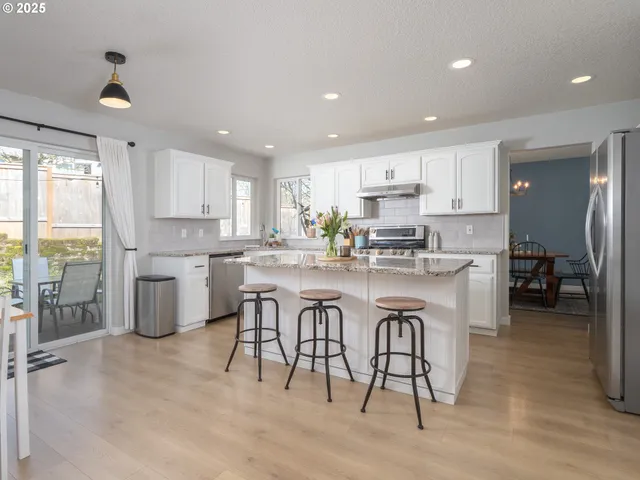 $590,000 | 986 Southwest Tomahawk Place, Dundee, OR 97115