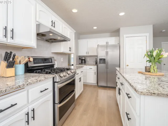 $590,000 | 986 Southwest Tomahawk Place, Dundee, OR 97115