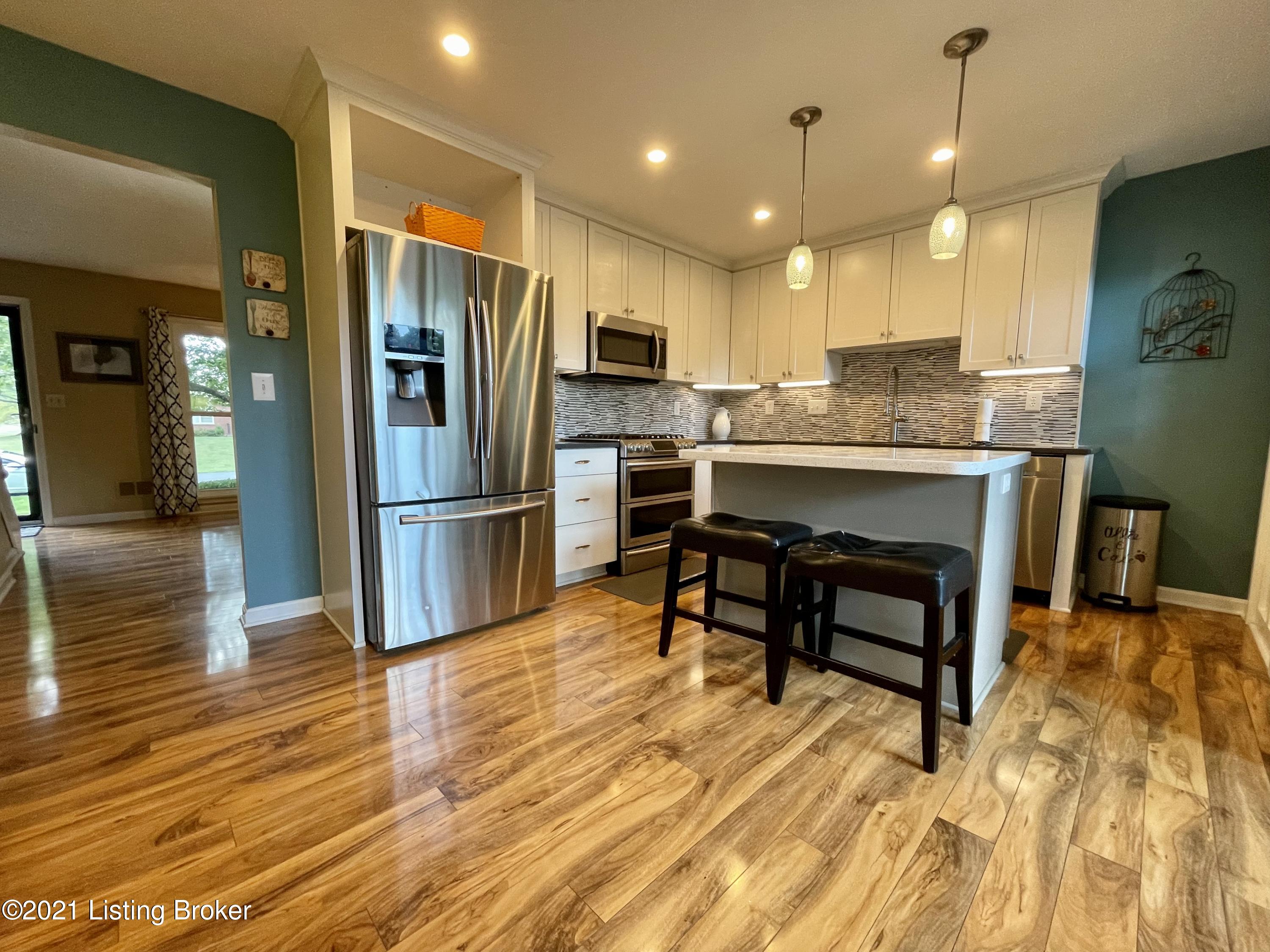 4302 Darbrook Road Louisville, KY 40207 - Photo 10 of 25 Kitchen