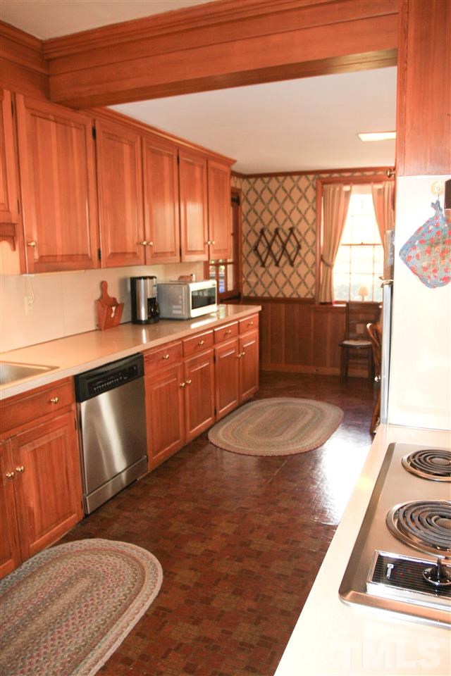 3117 Georgian Terrace Raleigh, NC 27607 - Photo 4 of 25 a kitchen with a sink stove and cabinets