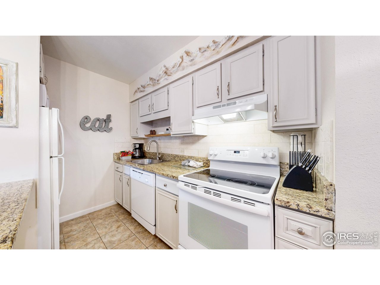 2760 Fall River Road, Unit 288 Estes Park, CO 80517 - Photo 3 of 32 Updated Kitchen