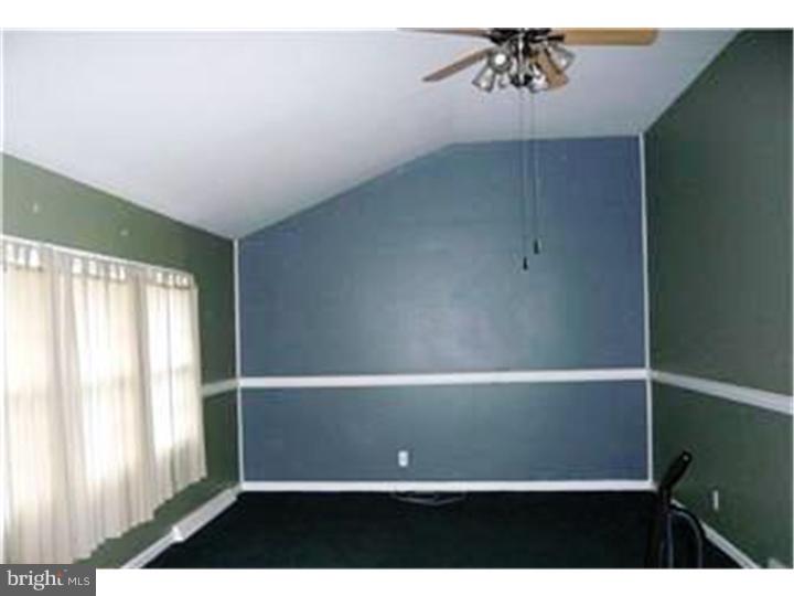 4 Carole Road Newark, DE 19713 - Photo 4 of 12 Living Room