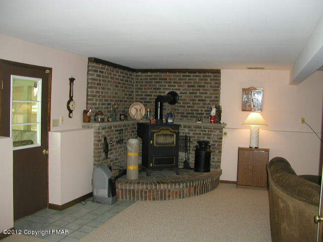198 Reeders Run Road Bartonsville, PA 18321 - Photo 17 of 24 Family Room