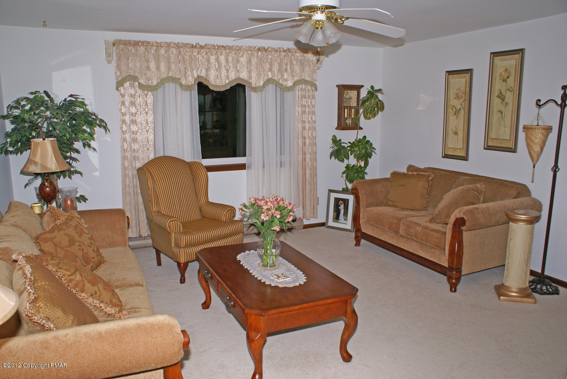 198 Reeders Run Road Bartonsville, PA 18321 - Photo 8 of 24 Living Room