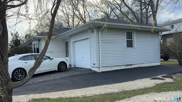 $289,900 | 117 Courtland Avenue, Waterbury, CT 06705