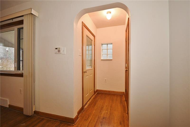 43 Fulton Road Canonsburg, PA 15317 - Photo 3 of 17 Entry