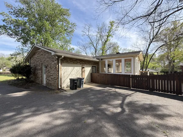 $2,595 | 138 Glenn Hill Drive, Hendersonville, TN 37075