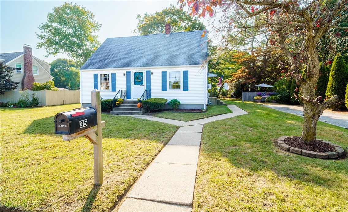 35 Nausauket Road Warwick, RI 02886 - Photo 2 of 26 Gallery Image 2