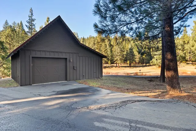 a view of backyard of house