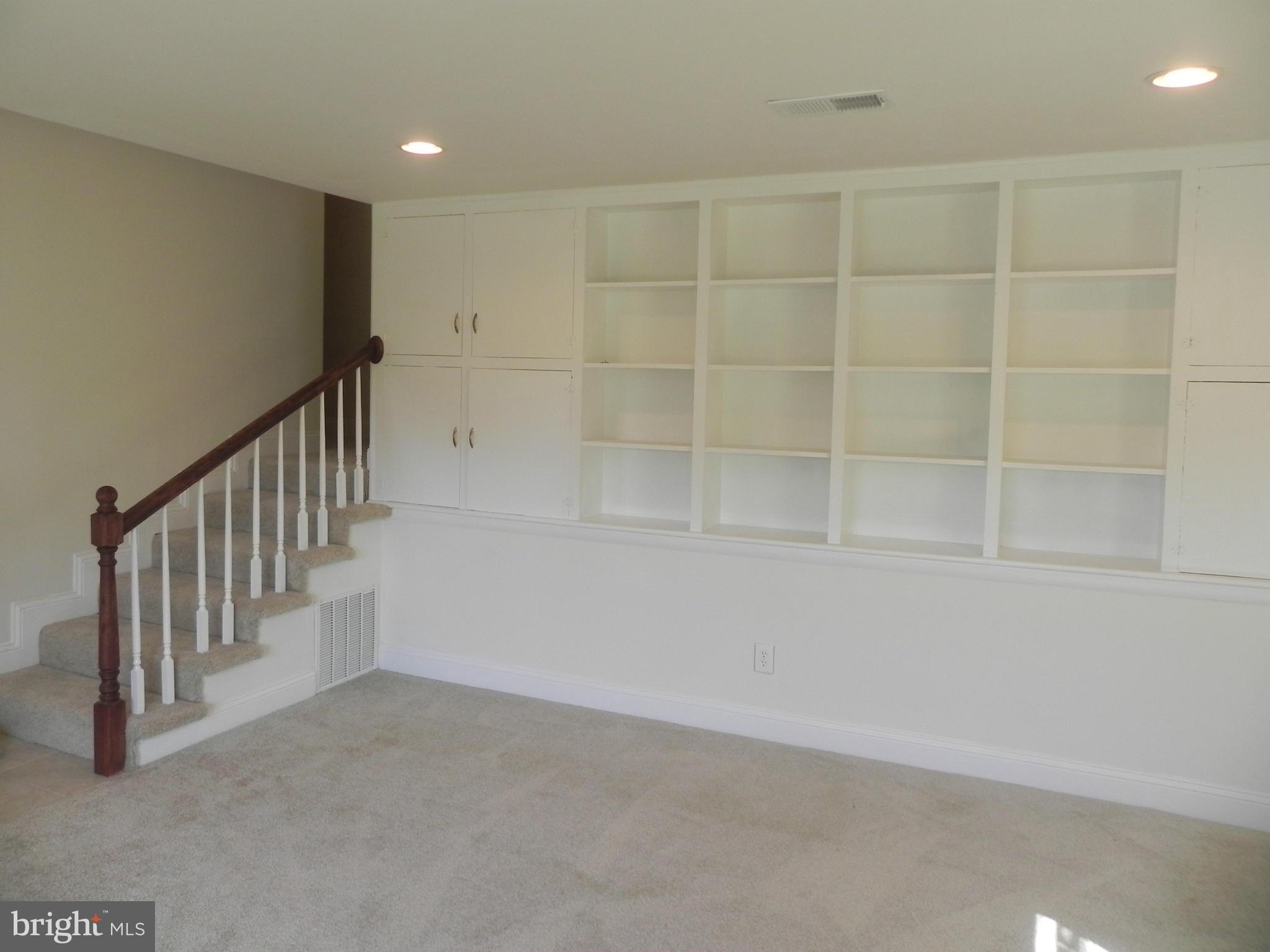 10320 Rogues Road Midland, VA 22728 - Photo 19 of 30 Living Room