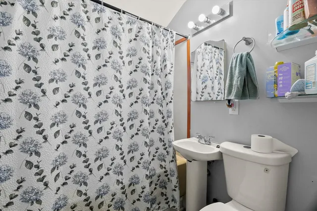 $230,000 | 28 East 157th Street, Harvey, IL 60426