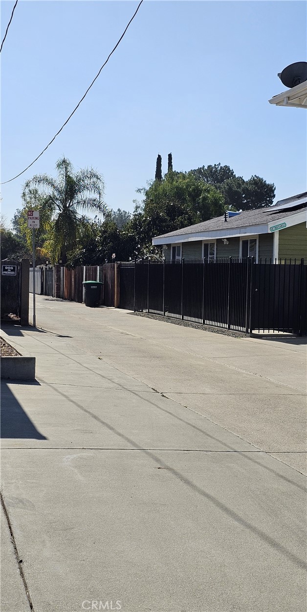 587 North Orange Street Orange, CA 92867 - Photo 2 of 15