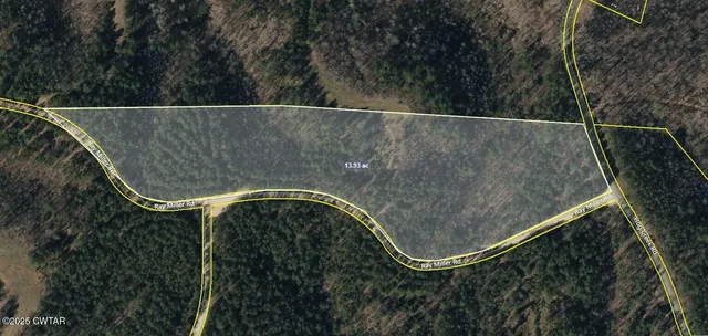 a view of a small pool