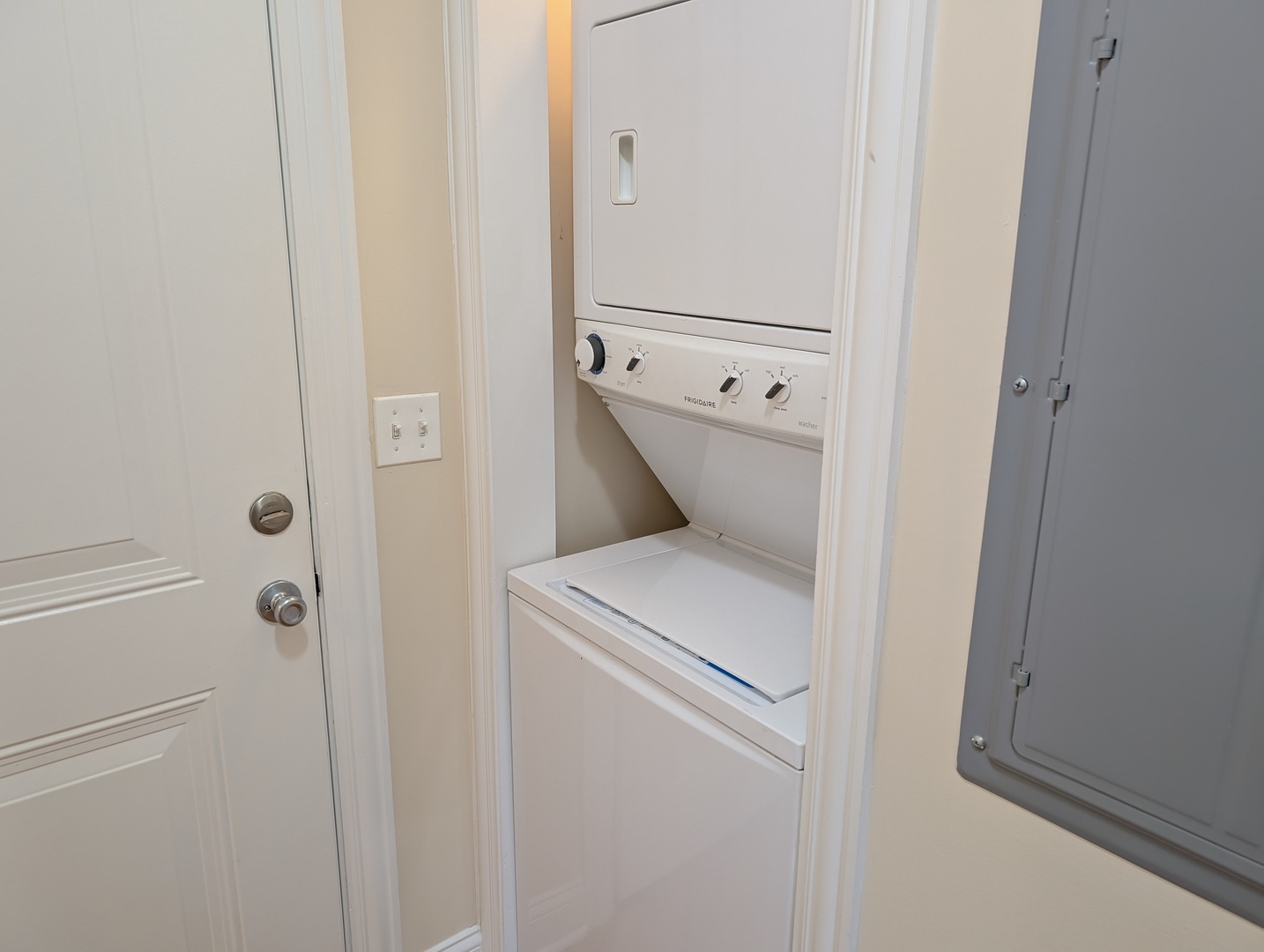 4014 North Central Park Avenue, Unit 3E Chicago, IL 60618 - Photo 11 of 11 a utility room with dryer and washer