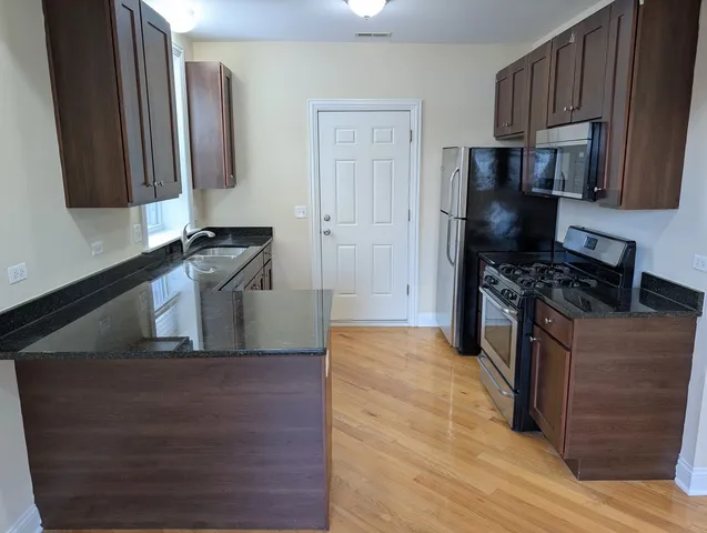 $1,899 | 4014 North Central Park Avenue, Unit 3E, Chicago, IL 60618