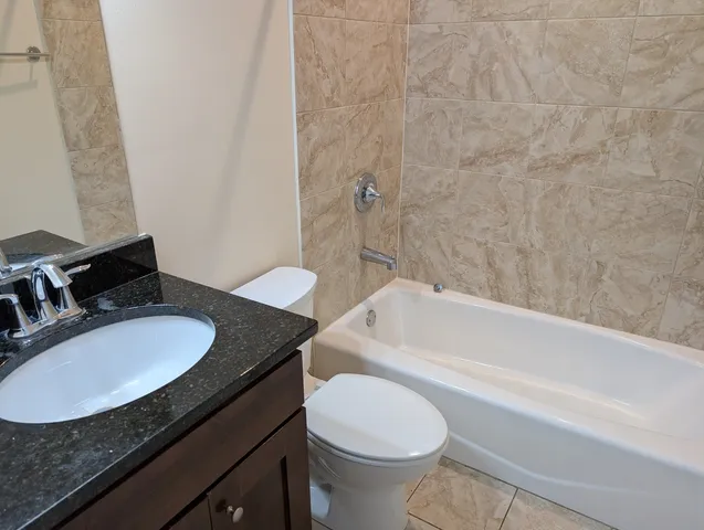 $1,899 | 4014 North Central Park Avenue, Unit 3E, Chicago, IL 60618