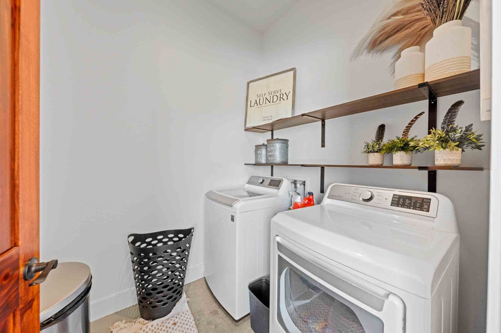 147 Gray Wolf Blanco, TX 78606 - Photo 27 of 34 a utility room with dryer and washer