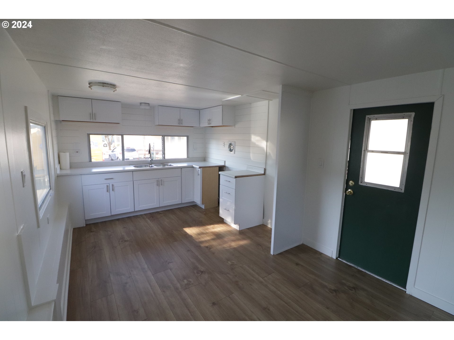 7635 Southeast Johnson Creek Boulevard Portland, OR 97206 - Photo 7 of 22