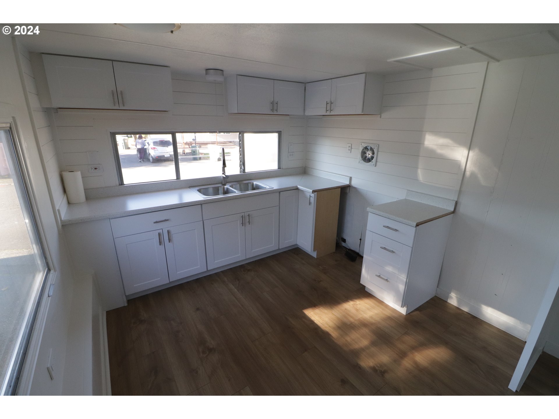 7635 Southeast Johnson Creek Boulevard Portland, OR 97206 - Photo 8 of 22