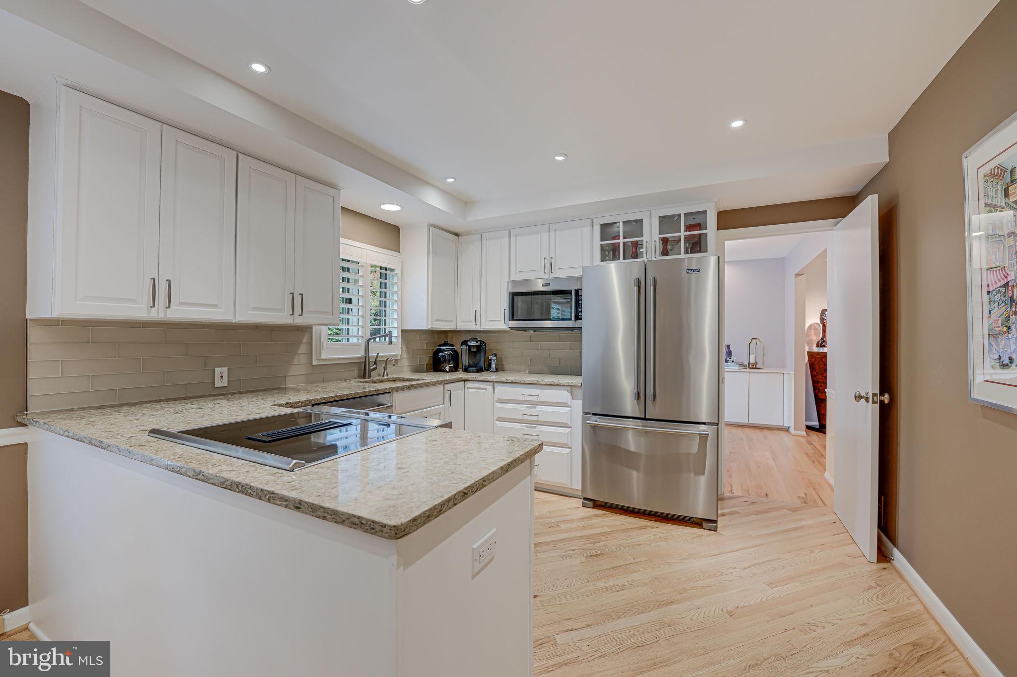 17 Lamp Post Court Potomac, MD 20854 - Photo 4 of 36