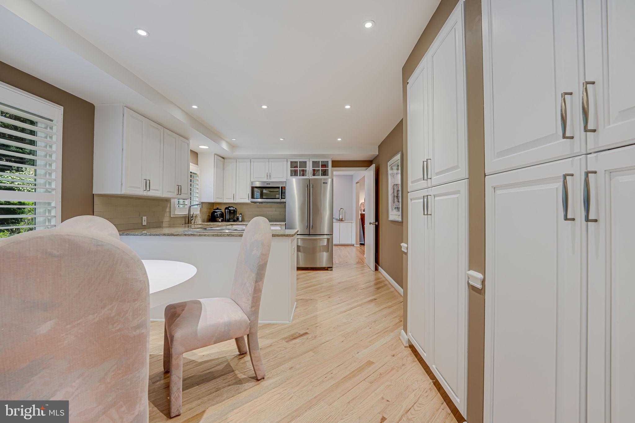 17 Lamp Post Court Potomac, MD 20854 - Photo 5 of 36