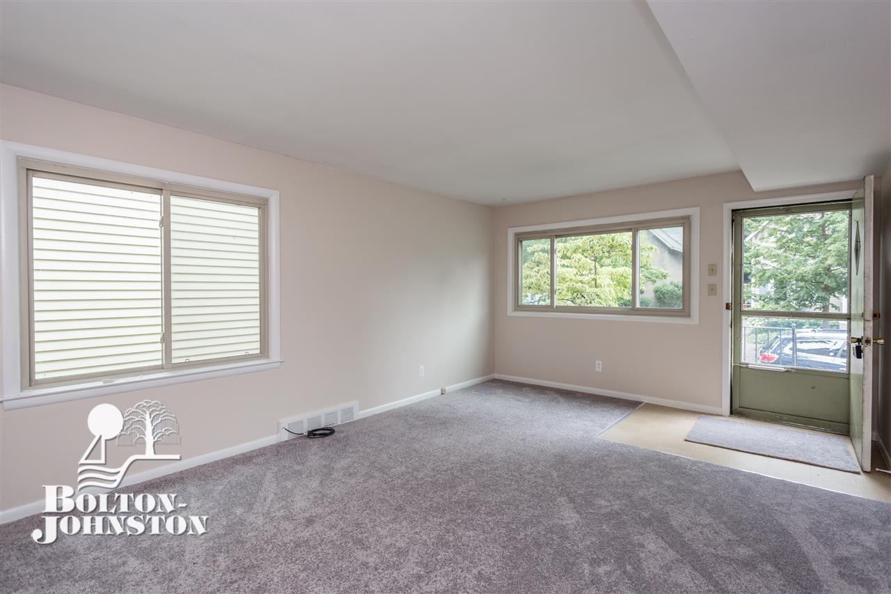 128 Muir Road Grosse Pointe Farms, MI 48236 - Photo 2 of 28