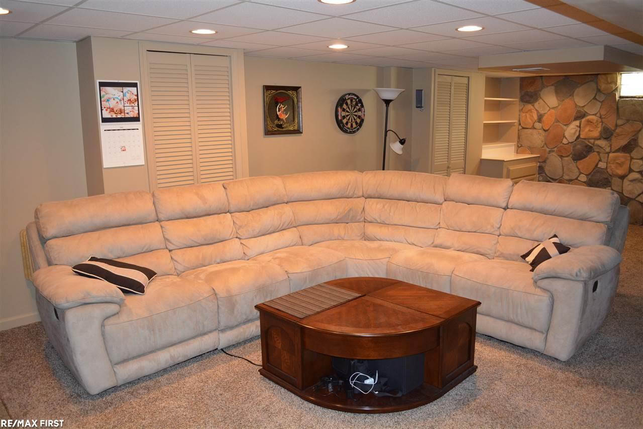 22348 Hayes Avenue Eastpointe, MI 48021 - Photo 23 of 39 31324551-22.JPG