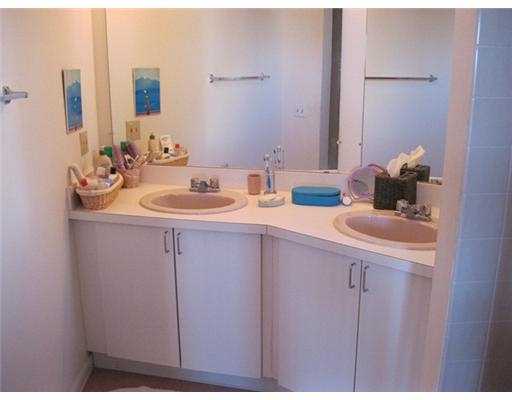 280 Shore Road, Unit 280D Westerly, RI 02891 - Photo 19 of 25 Bathroom.