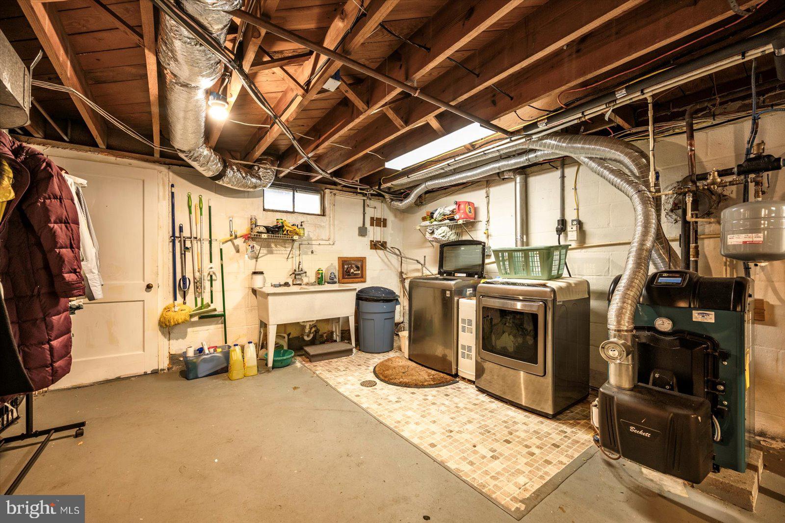 921 Riverside Drive Salisbury, MD 21801 - Photo 44 of 62 a utility room with dryer and washer